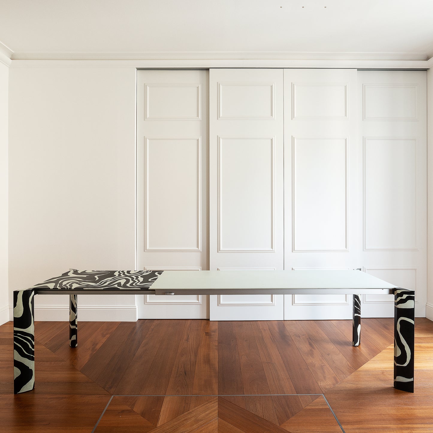 Minimalist Metaverso Table Aluminium Extendable Long Black White