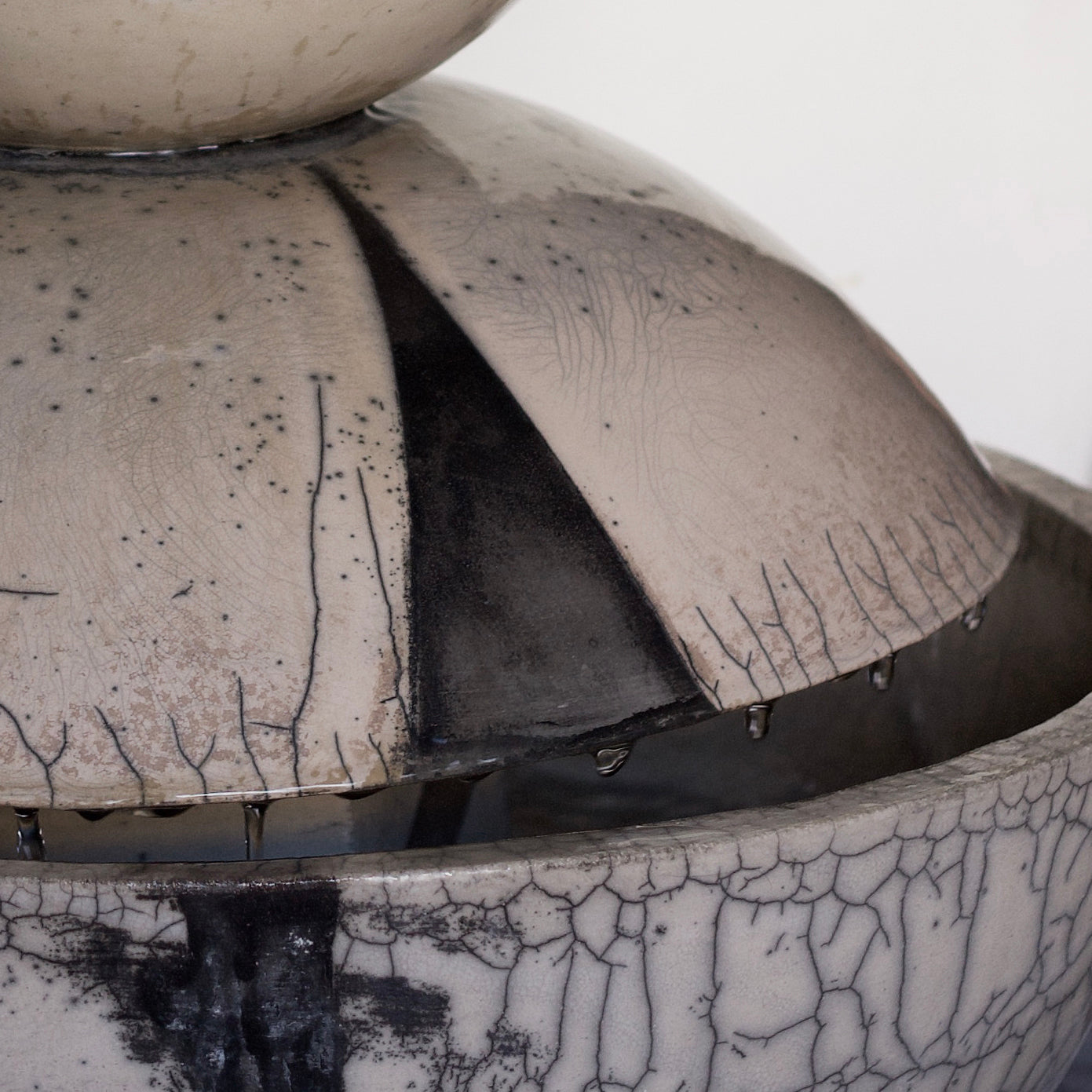 Modern Genesi Globe Ceramic Fountain Black White Crackle