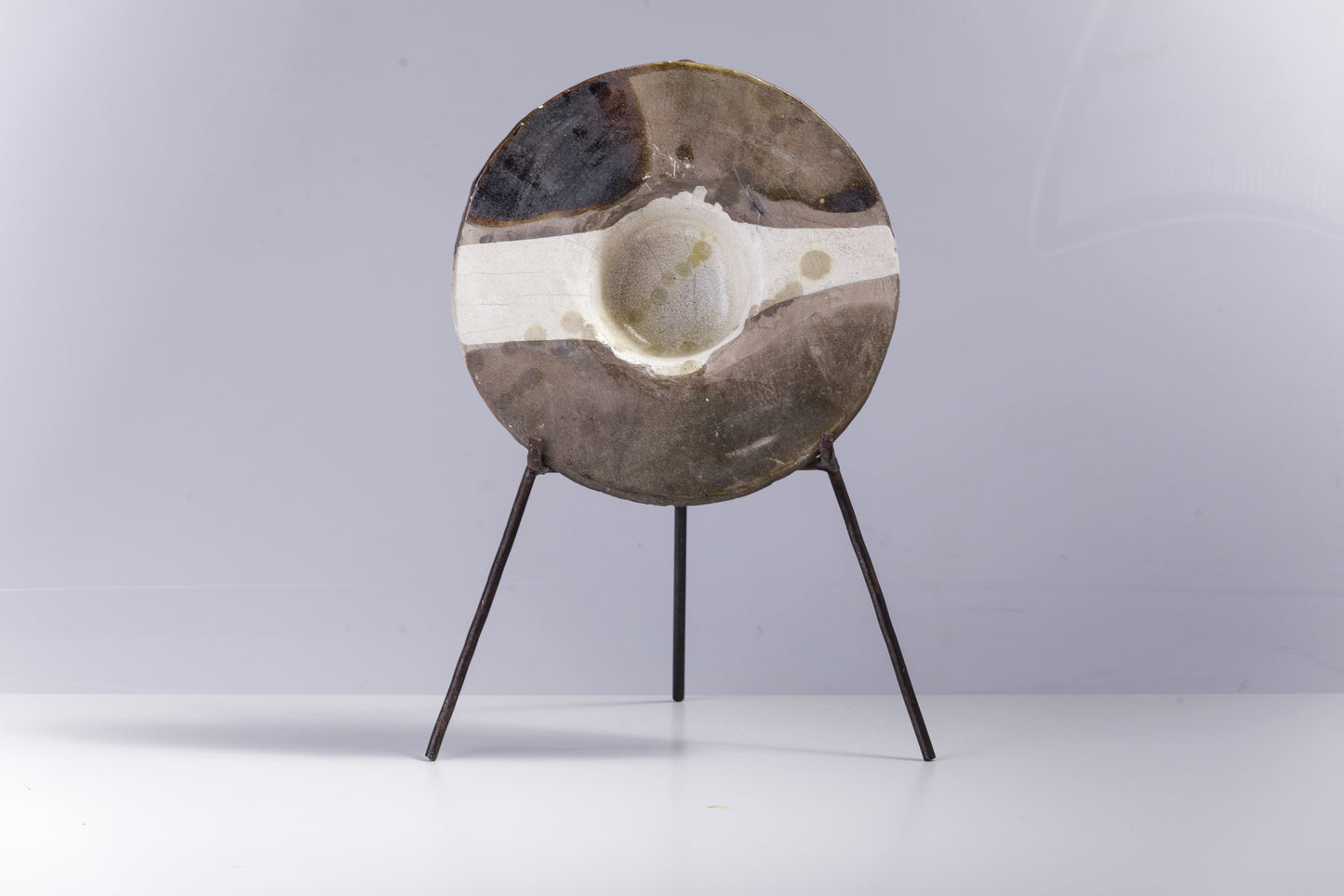 Modern Spiegel Sculpture Raku Ceramic White Grey Crakle Iron
