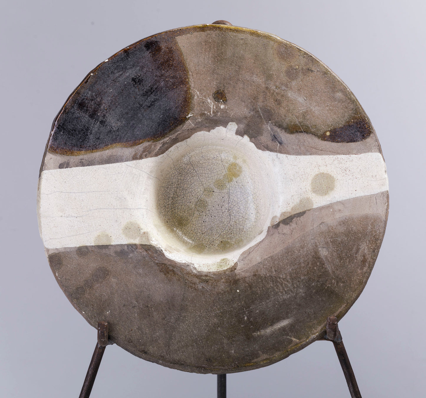 Modern Spiegel Sculpture Raku Ceramic White Grey Crakle Iron