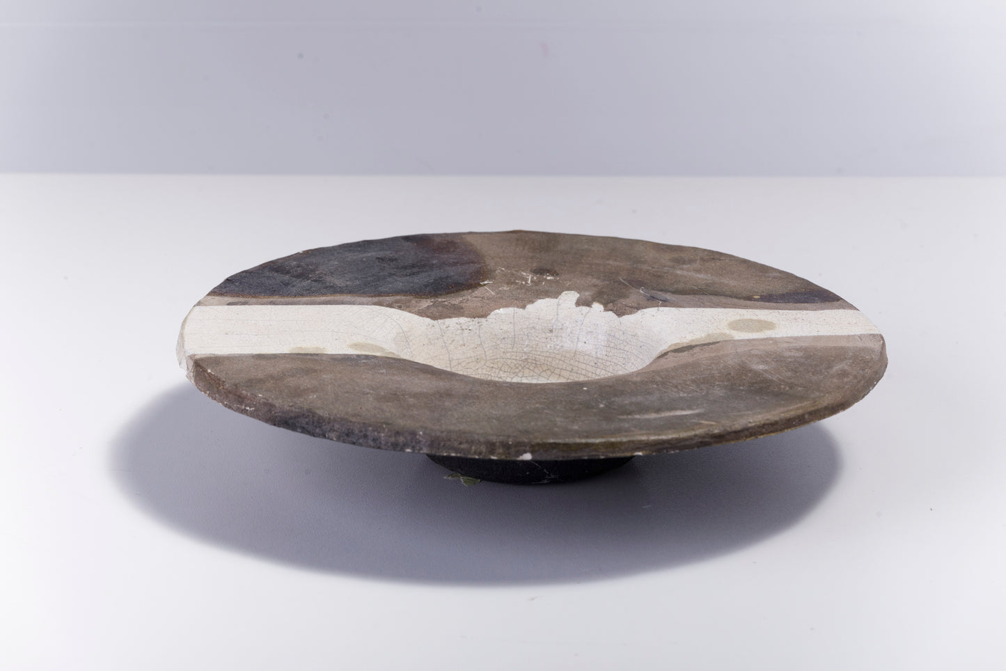 Modern Spiegel Sculpture Raku Ceramic White Grey Crakle Iron