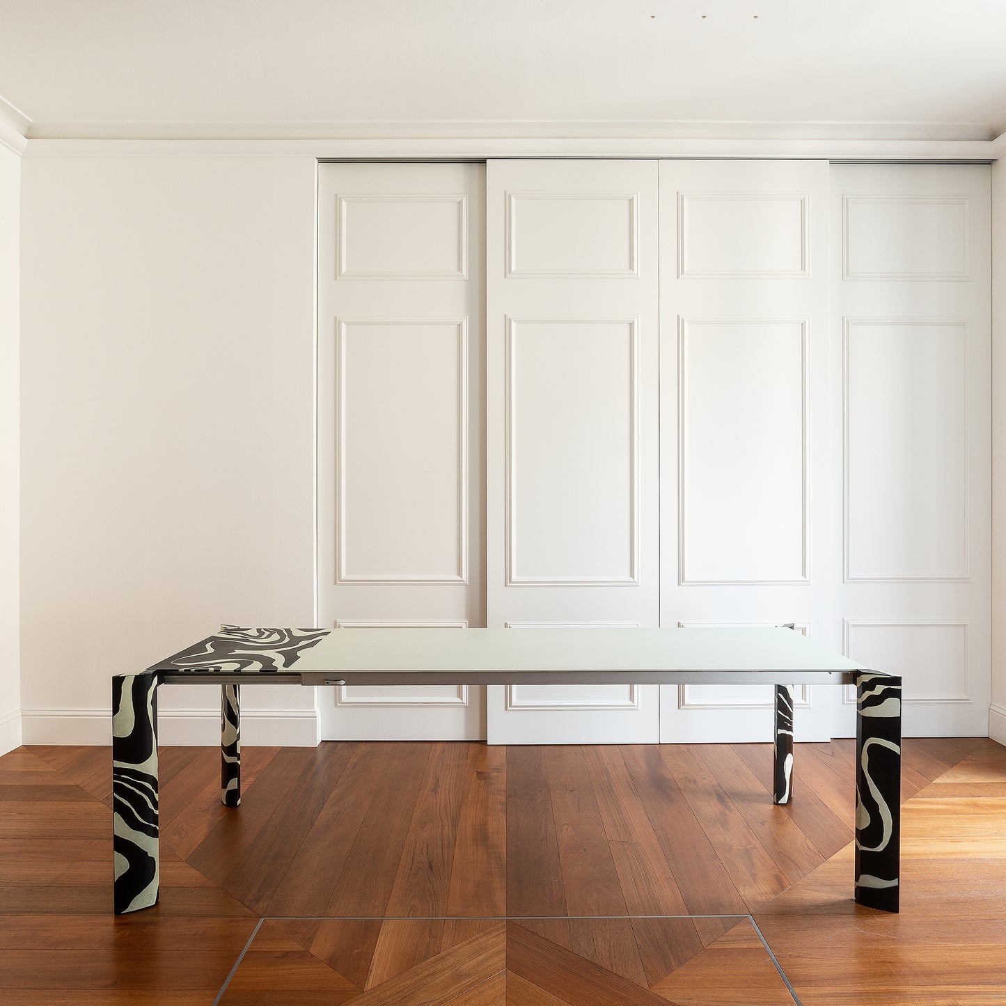 Minimalist Metaverso Table Aluminium Extendable Long Black White