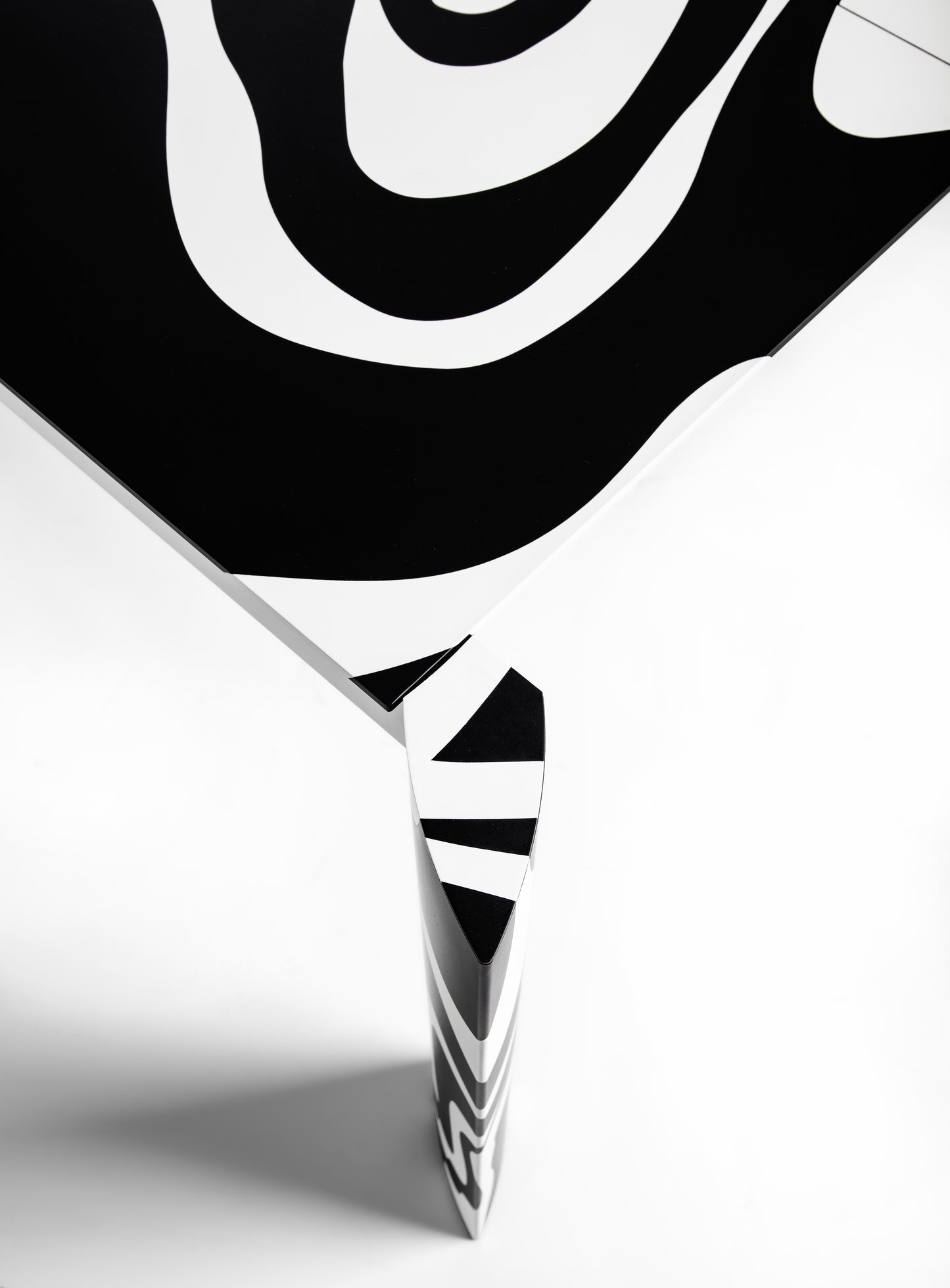 Minimalist Metaverso Table Aluminium Extendable Long Black White