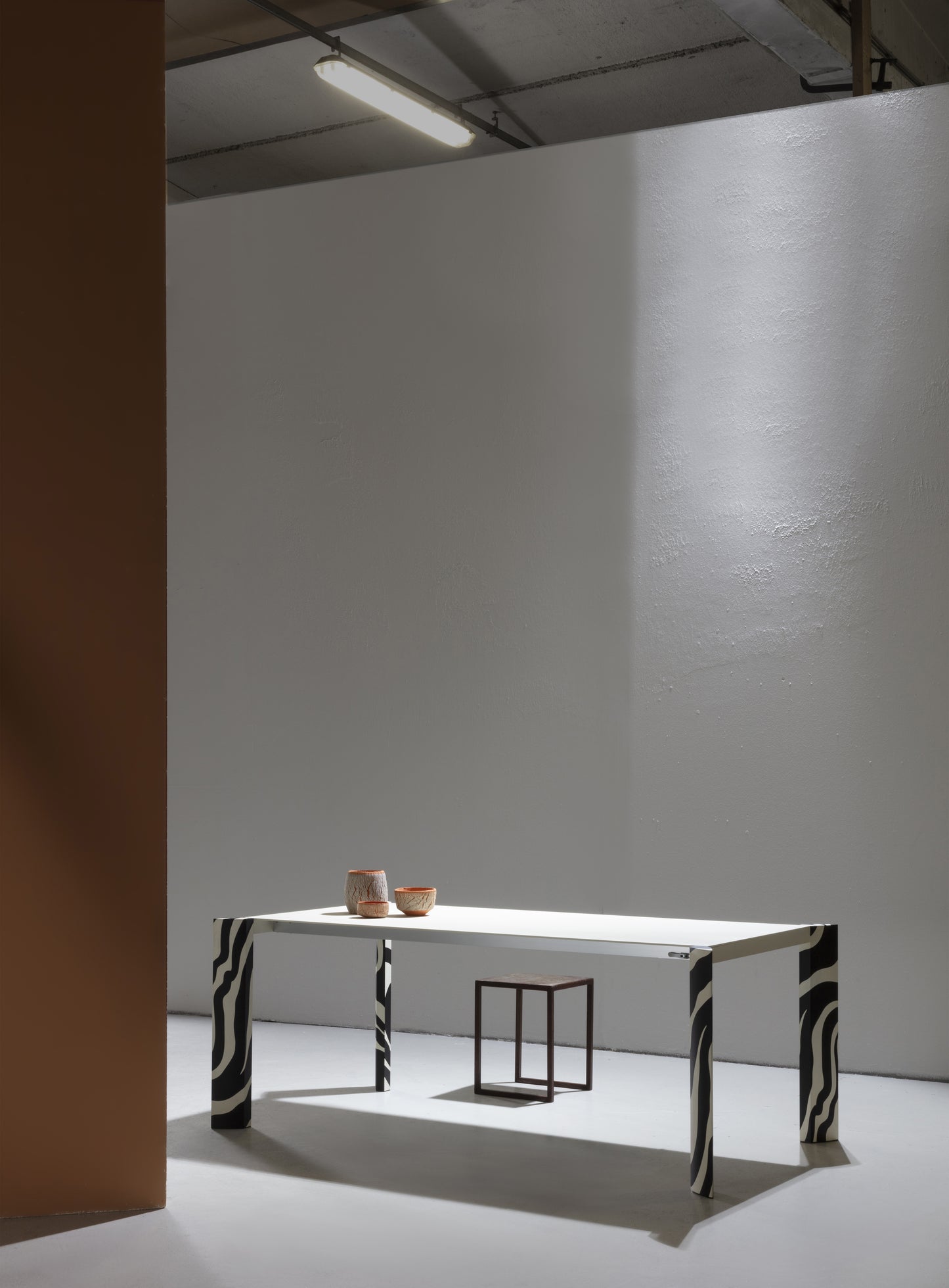 Minimalist Metaverso Table Aluminium Extendable Long Black White