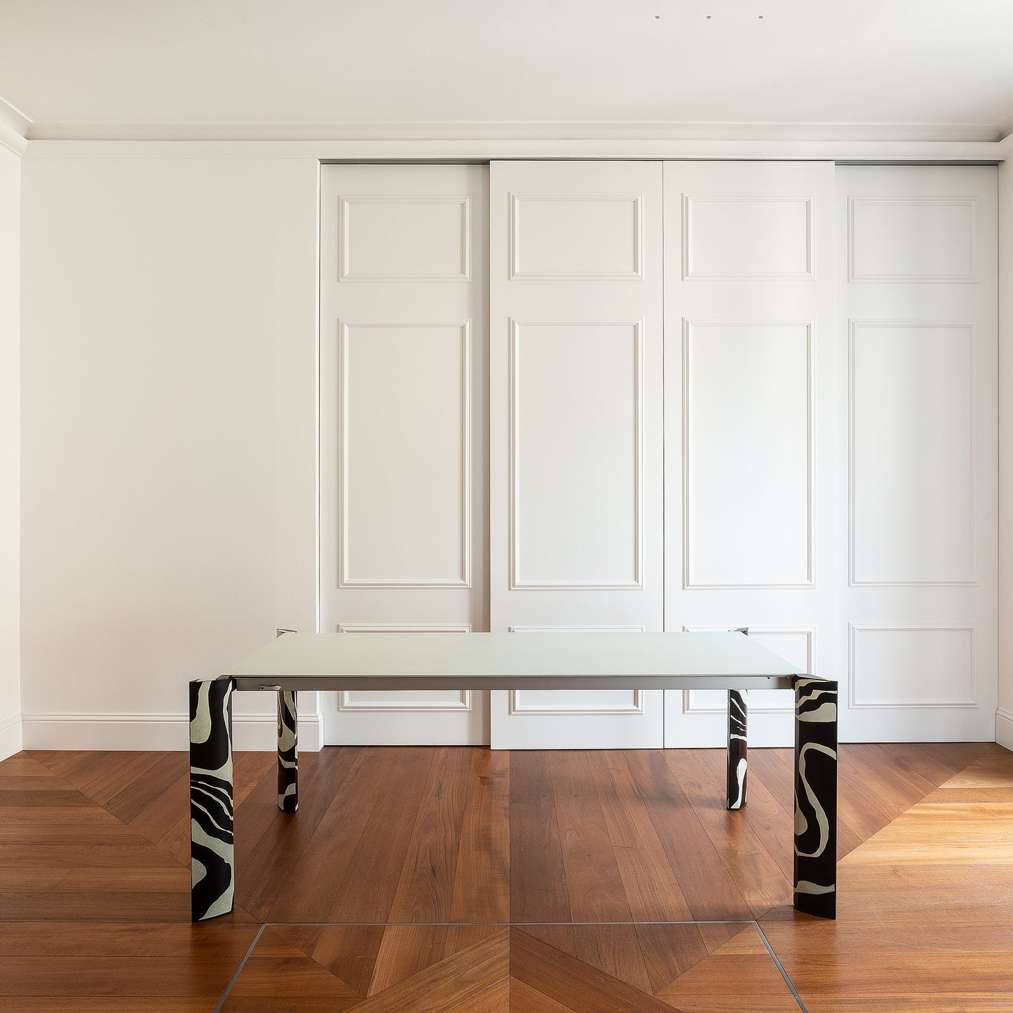 Minimalist Metaverso Table Aluminium Extendable Long Black White